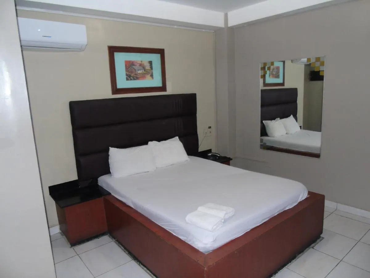 Hotel Queens Guayaquil 0*,